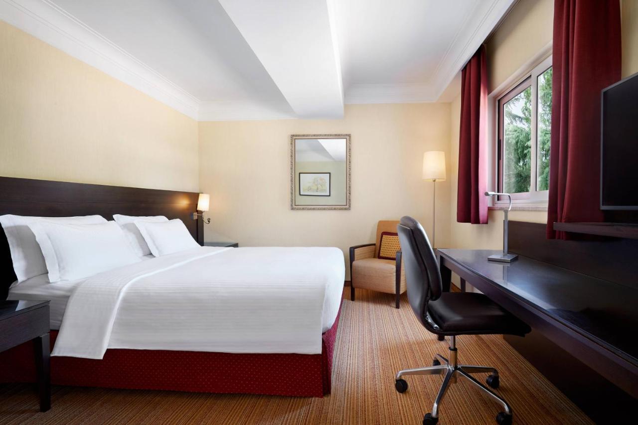 Courtyard By Marriott Rome Central Park Екстериор снимка