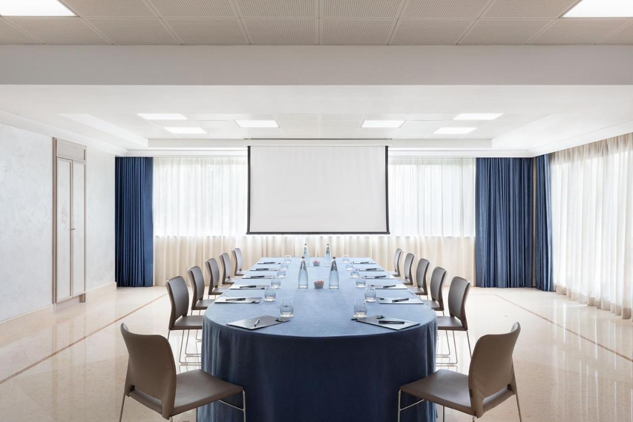 Courtyard By Marriott Rome Central Park Екстериор снимка
