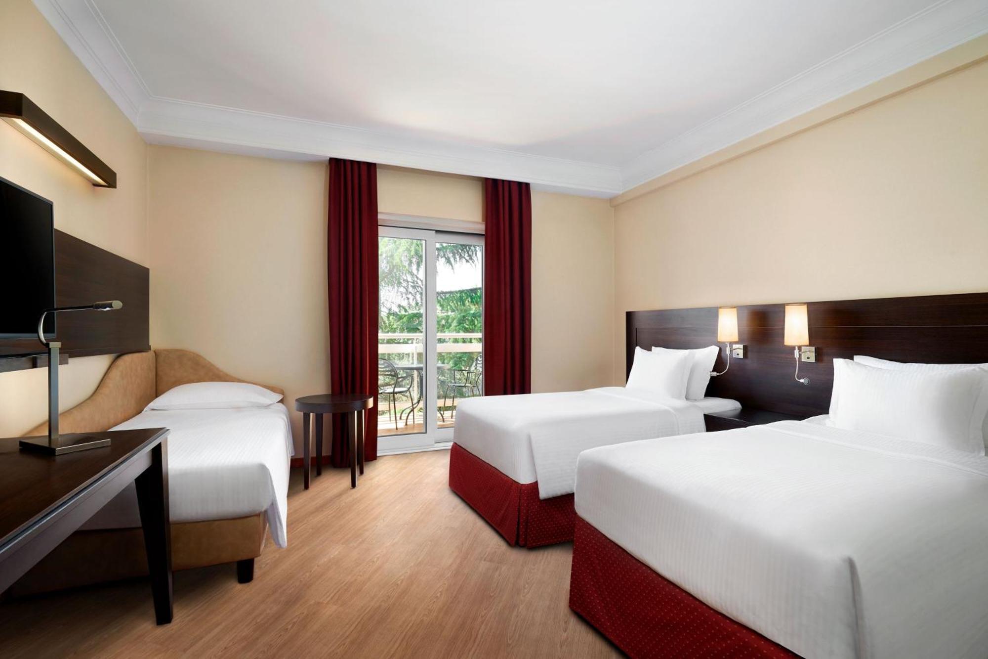 Courtyard By Marriott Rome Central Park Екстериор снимка