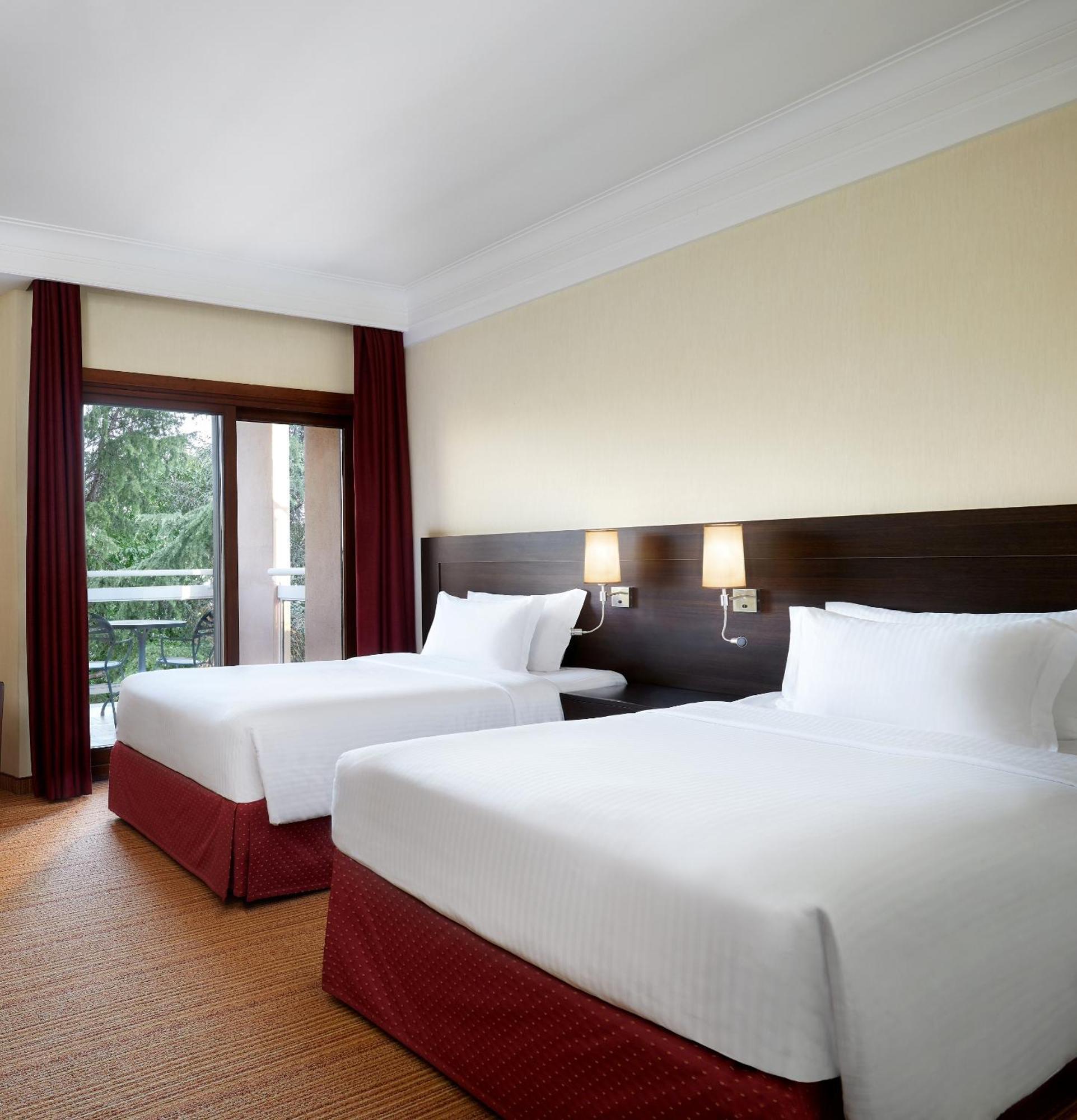 Courtyard By Marriott Rome Central Park Екстериор снимка