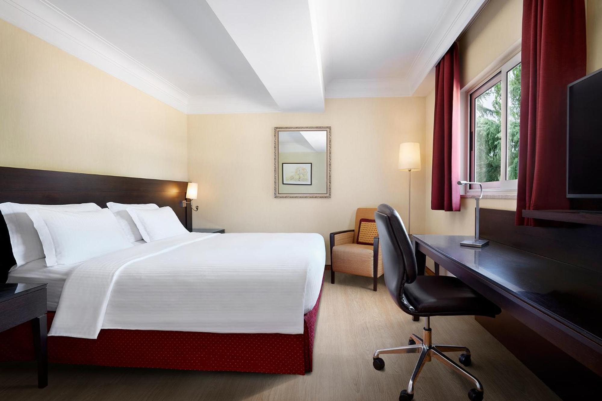 Courtyard By Marriott Rome Central Park Екстериор снимка