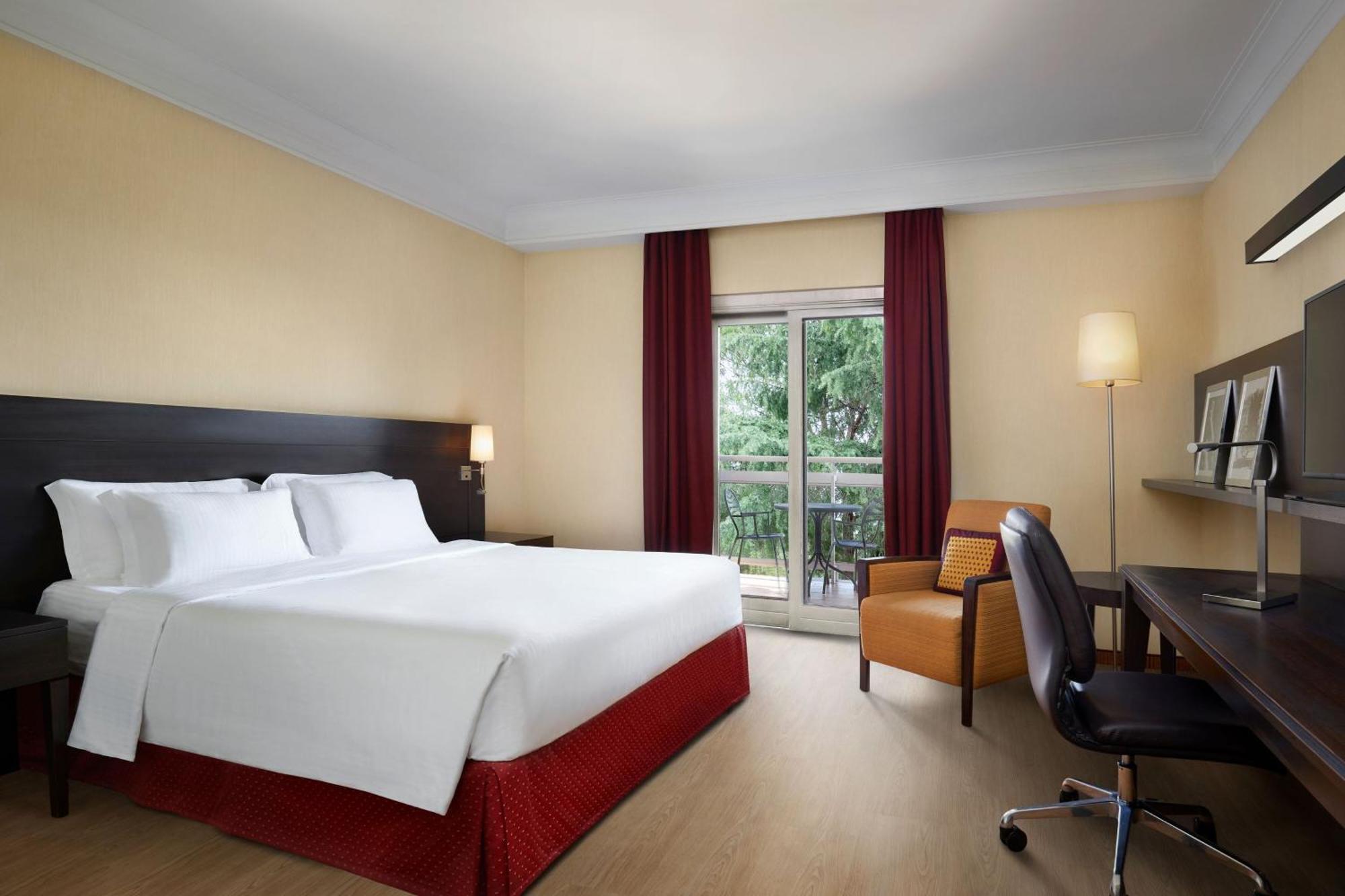 Courtyard By Marriott Rome Central Park Екстериор снимка