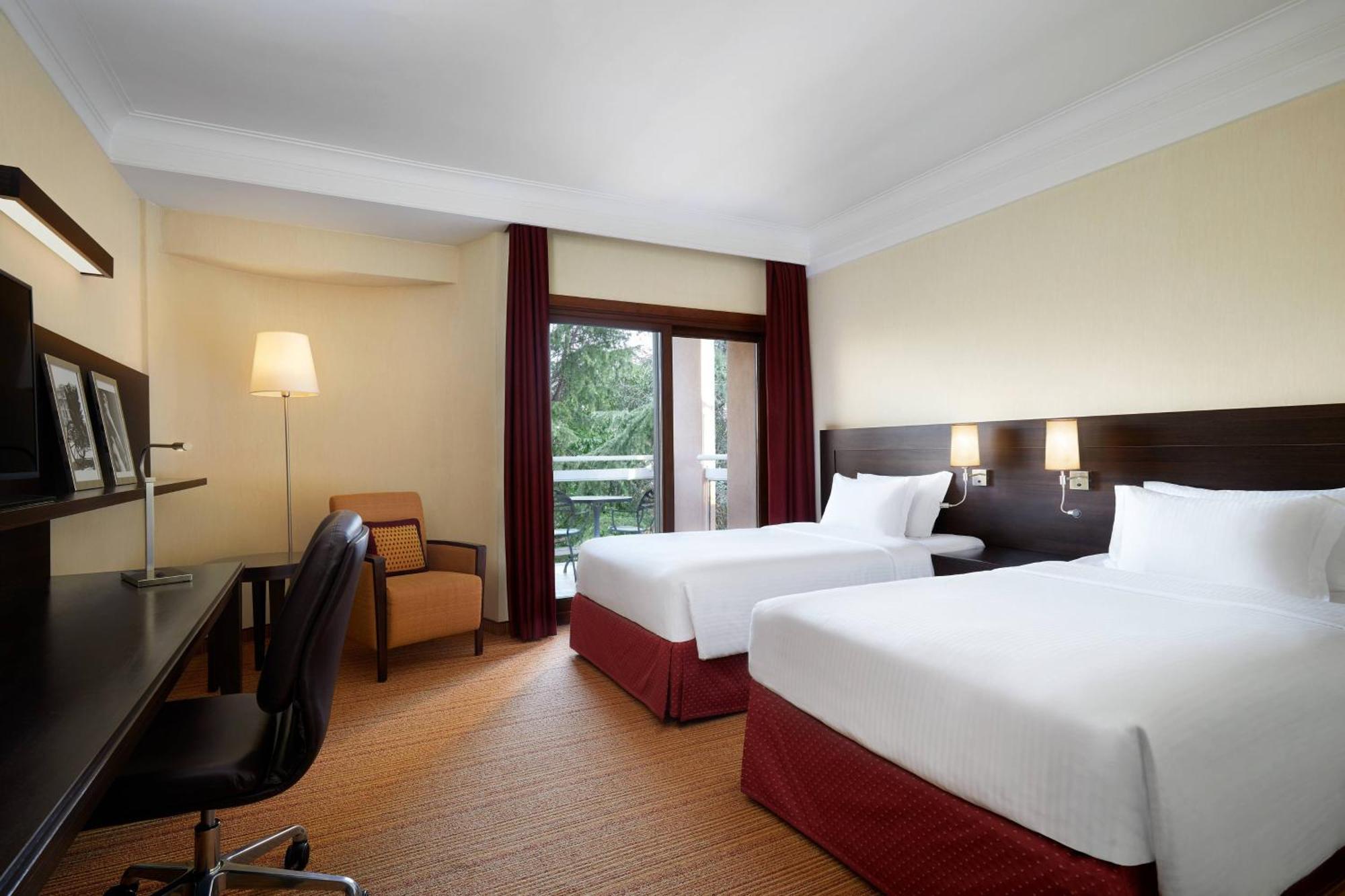 Courtyard By Marriott Rome Central Park Екстериор снимка