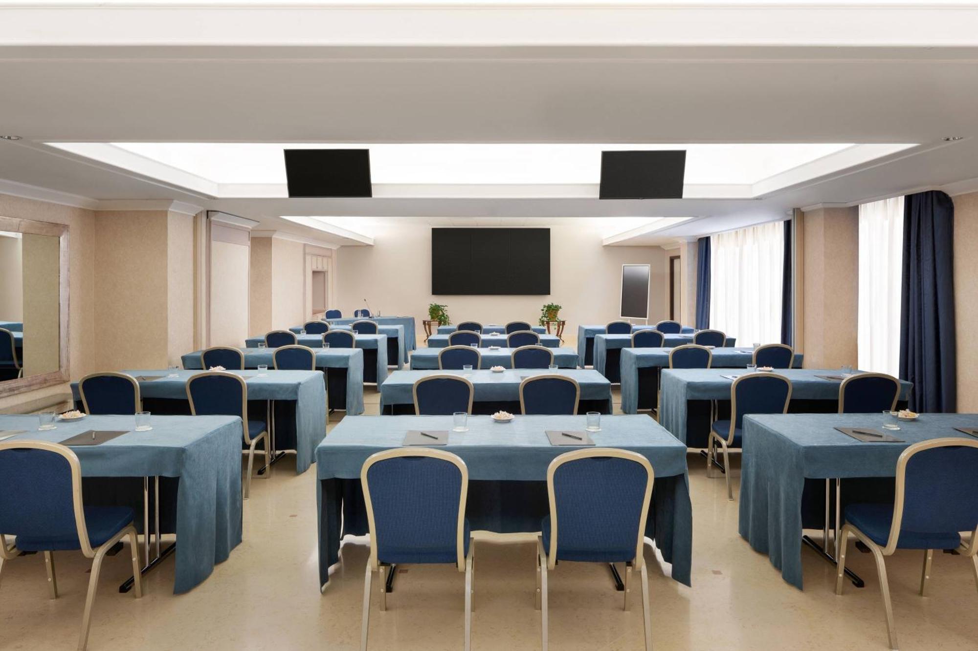 Courtyard By Marriott Rome Central Park Екстериор снимка