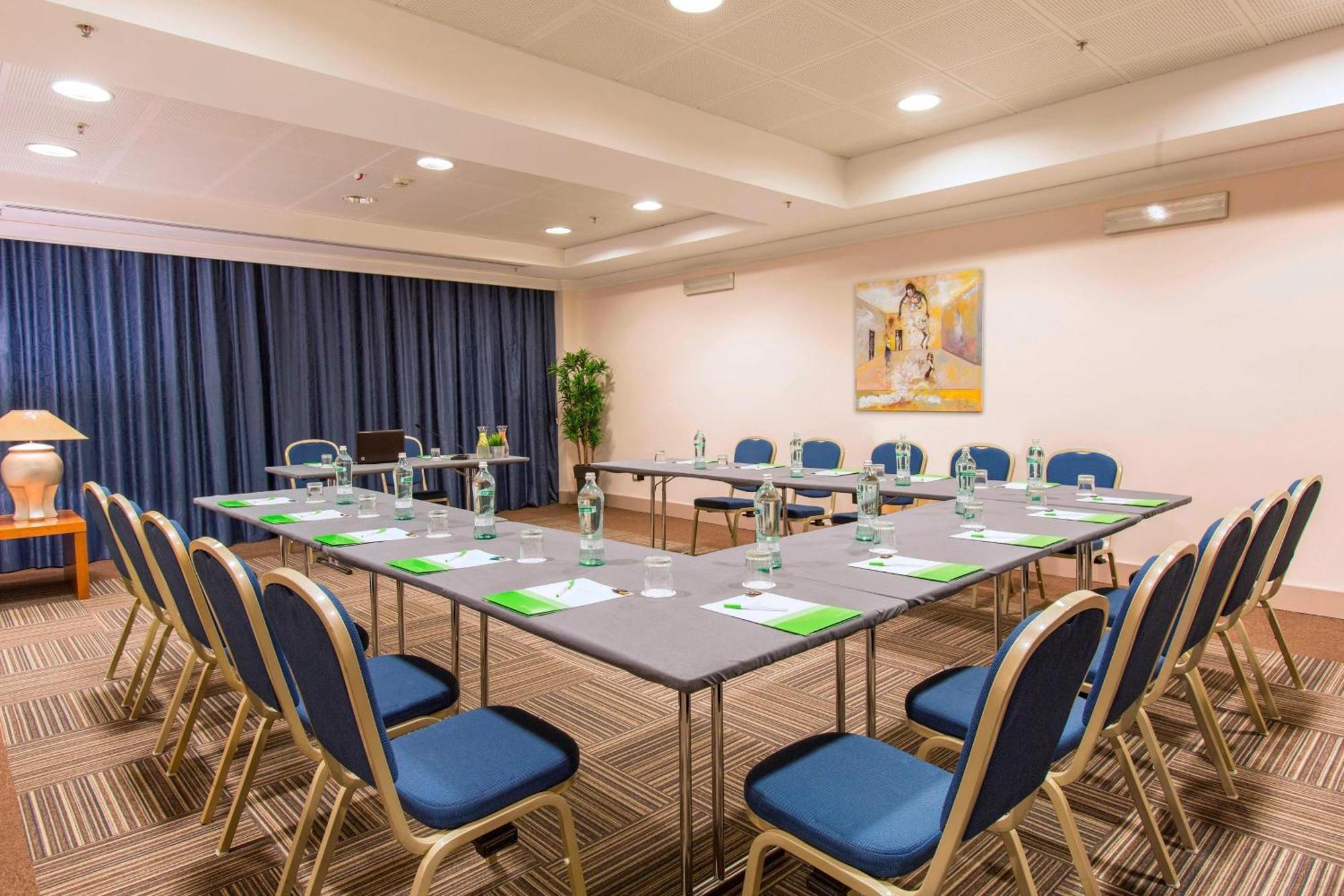 Courtyard By Marriott Rome Central Park Екстериор снимка