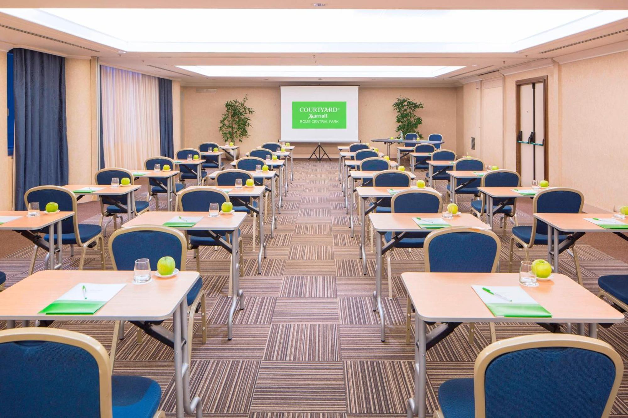Courtyard By Marriott Rome Central Park Екстериор снимка