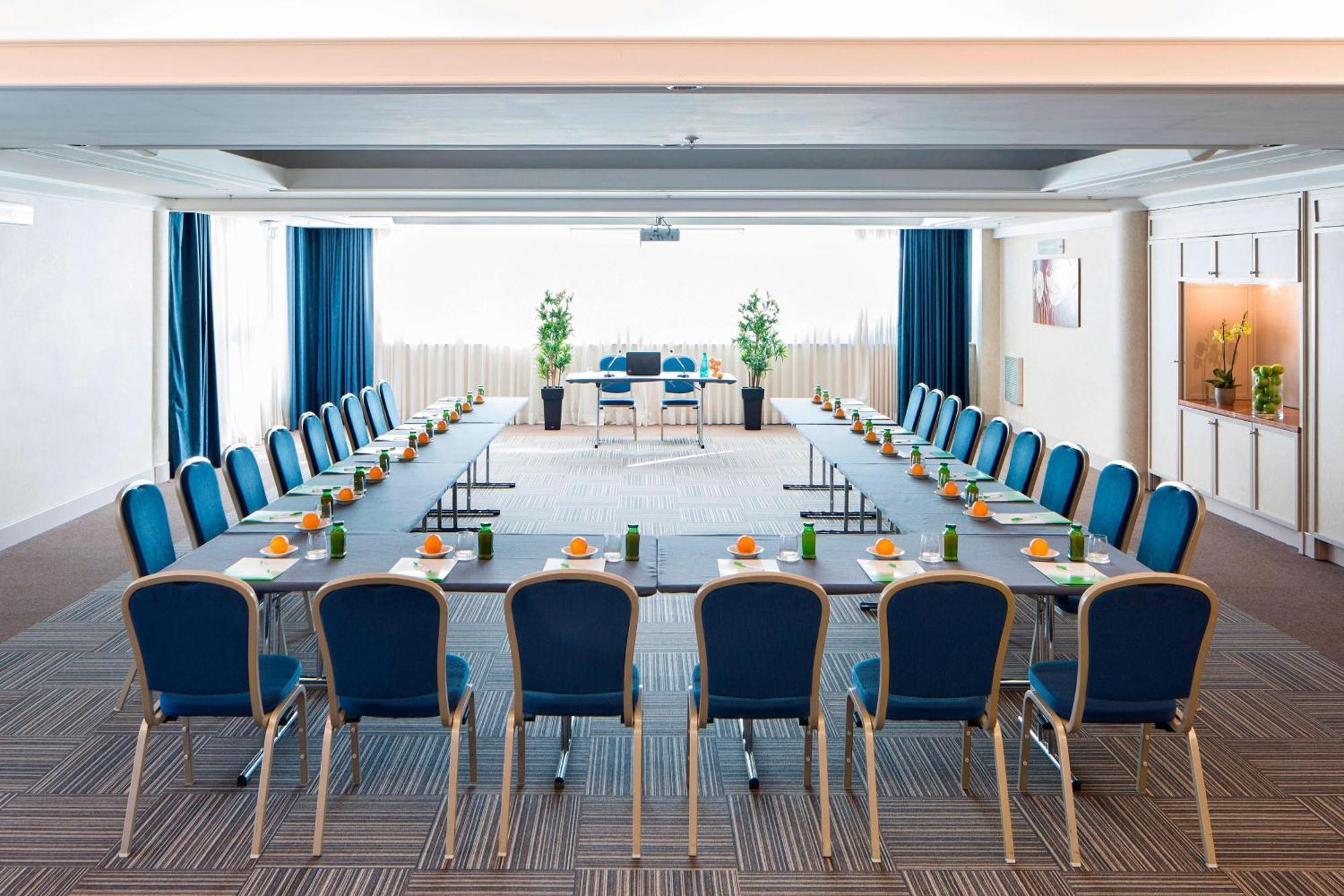 Courtyard By Marriott Rome Central Park Екстериор снимка
