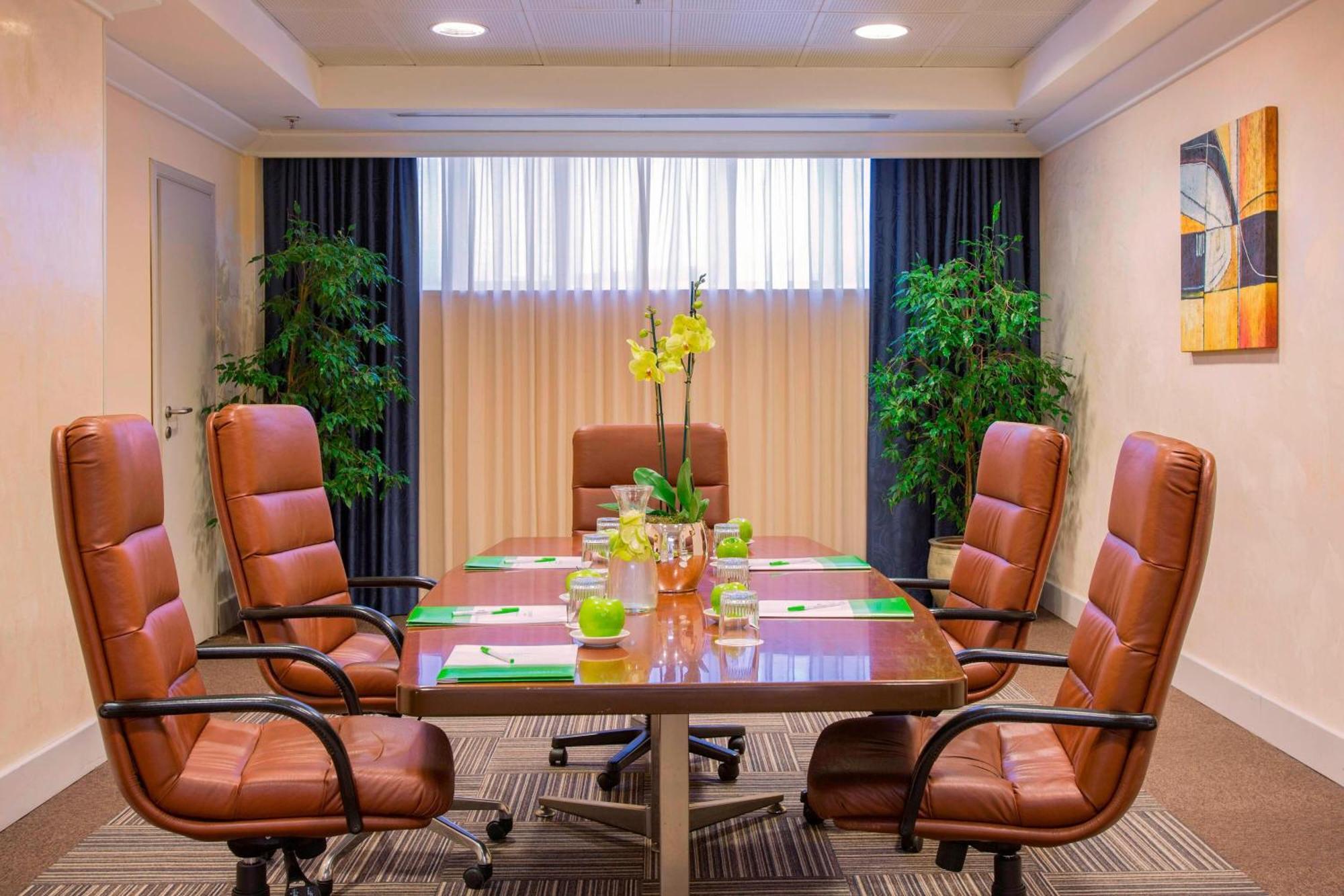 Courtyard By Marriott Rome Central Park Екстериор снимка