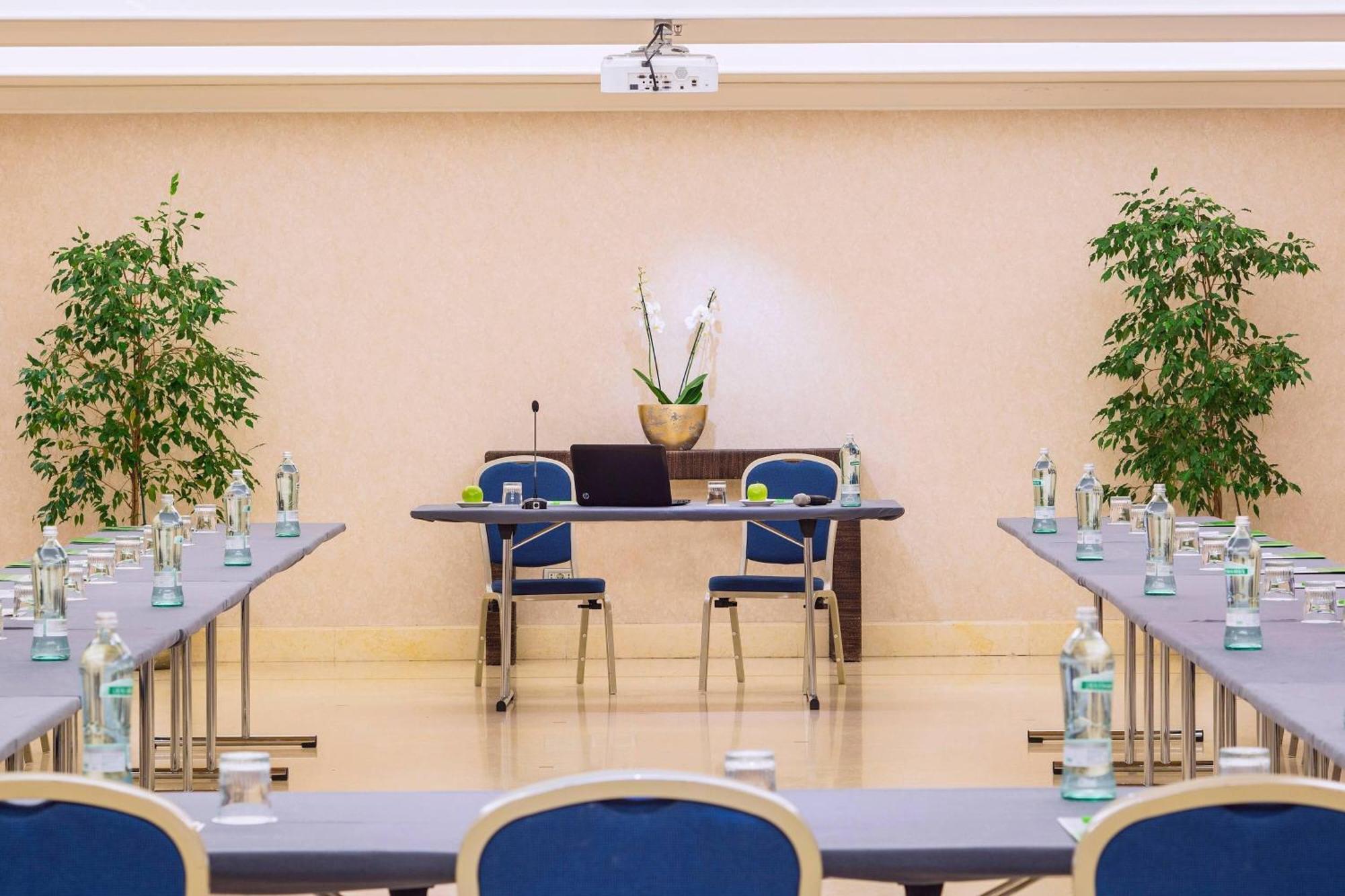 Courtyard By Marriott Rome Central Park Екстериор снимка