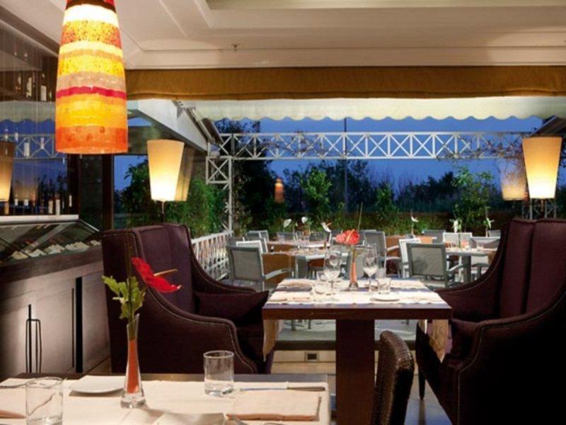 Courtyard By Marriott Rome Central Park Екстериор снимка