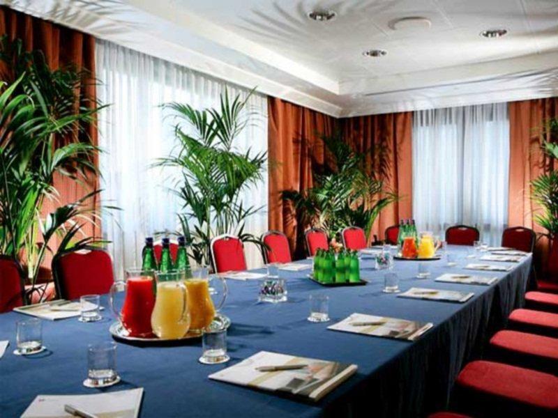 Courtyard By Marriott Rome Central Park Съоръжения снимка